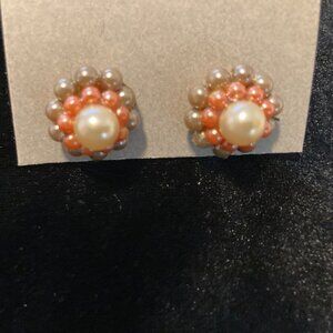 VTG DAINTY FAUX PEARL SCREW BACK EARRINGS 3/4" GREEN PEACH & CREAM
